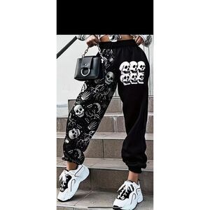 Skull black joggers tapered at ankle Size xl tag says xxl
